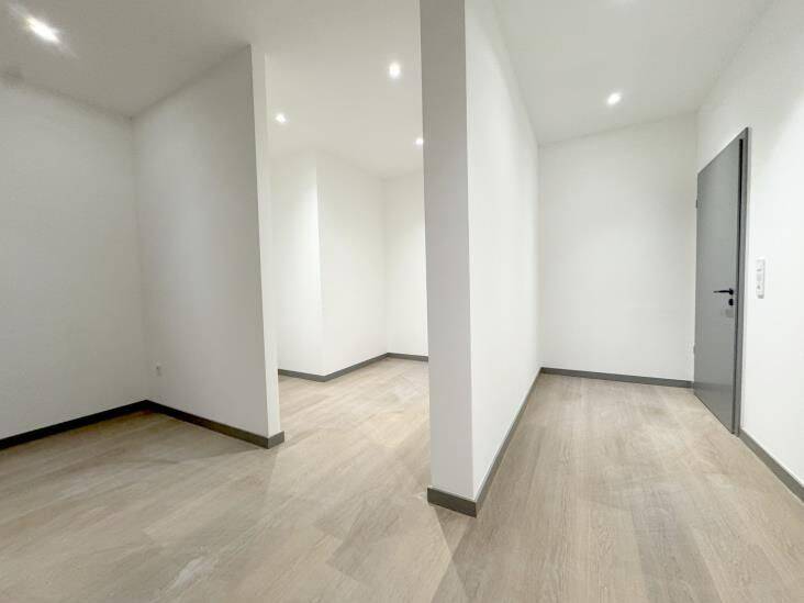 Etagenwohnung Oberhausen Altstadt-Süd - 2 Zimmer, 127 m&sup2;, 1.050&euro; | Angebot:26929888
