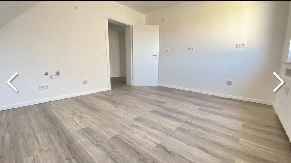 Dachgeschoßwohnung Essen Stadtbezirk V - 2.5 Zimmer, 71 m&sup2;, 689&euro; | Angebot:26337672