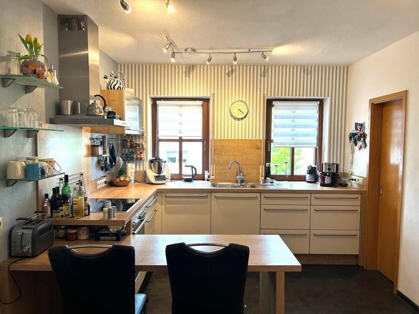 Großzügiges 1-2Familienhaus—Provisionsfrei