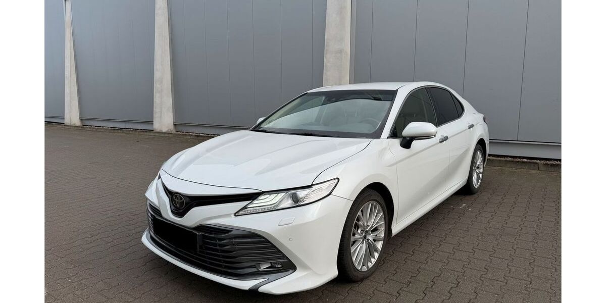 Toyota Camry 97.500 km 26.690 &euro; Willich 47877