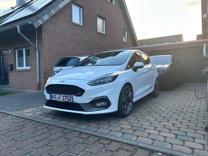 Ford Fiesta 61.713 km 15.500 € Krefeld 47807