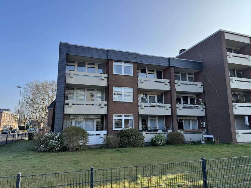 Haus zum Kaufen in Krefeld 950.000 € 470 m²