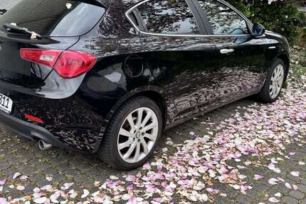 Alfa Romeo Giulietta 247.000 km 6.000 € Düsseldorf 40597