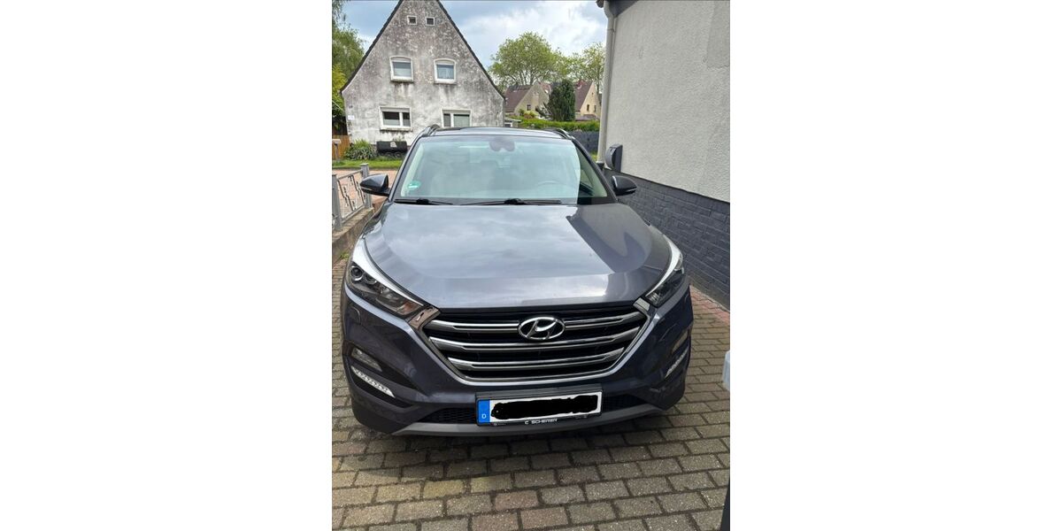 Hyundai TUCSON 74.000 km 16.500 &euro; Oberhausen 46119
