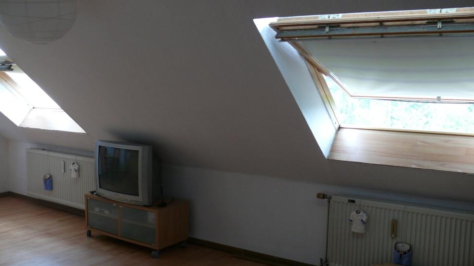 Dachgeschoßwohnung Duisburg Mittelmeiderich - 2 Zimmer, 50 m&sup2;, 450&euro; | Angebot:25025775