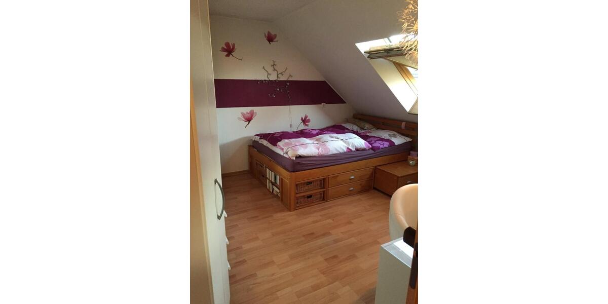 Dachgeschoßwohnung Duisburg Mittelmeiderich - 2 Zimmer, 50 m&sup2;, 450&euro; | Angebot:25025775