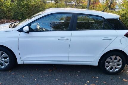 Hyundai i20 140.000 km 6.800 € Düsseldorf 40470