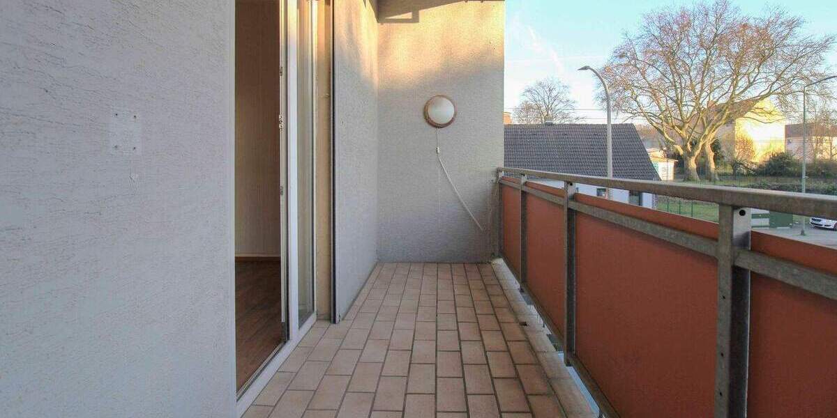 Paketangebot: Zwei Wohnungen mit Ausbaupotenzial DG, Balkon und Stellplatz in Duisburg-Obermeiderich 5 zimmer