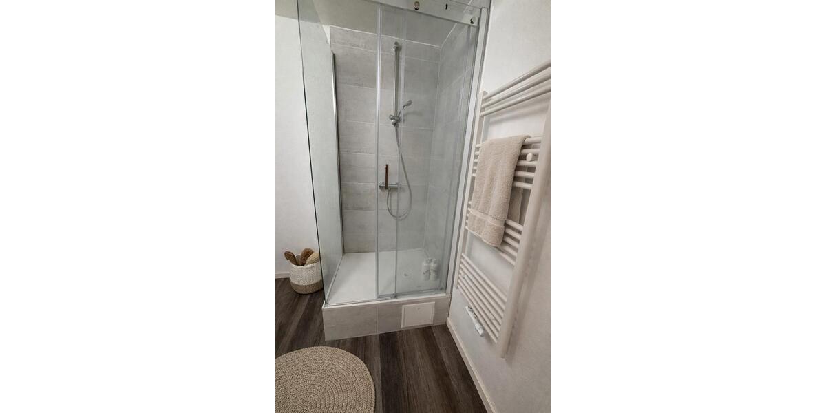 Dachgeschoßwohnung Düsseldorf Heerdt - 2 Zimmer, 72 m&sup2;, 1.350&euro; | Angebot:25118604