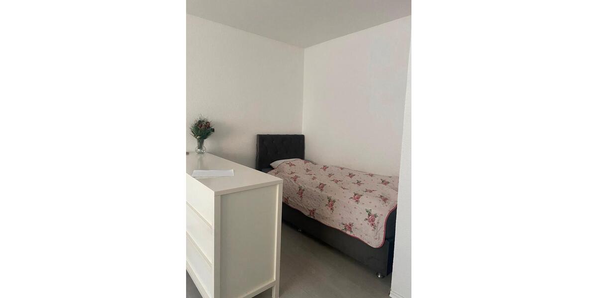 Erdgeschoßwohnung Duisburg Duisburg-Mitte - 1 Zimmer, 42 m&sup2;, 380&euro; | Angebot:26256385