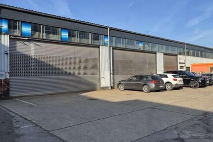 Beheizte Lagerhalle mit Damen- & Herren-WC, zwei großen Toren und Grube zimmer