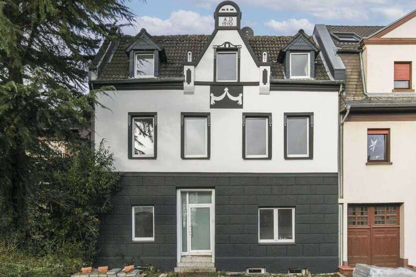 Haus zum Kaufen in Kamp-Lintfort 499.999 € 200.03 m²