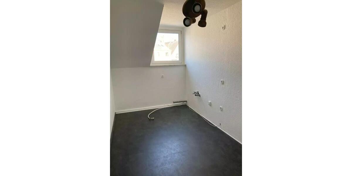 Dachgeschoßwohnung Duisburg Essenberg - 3 Zimmer, 83 m&sup2;, 900&euro; | Angebot:26426285