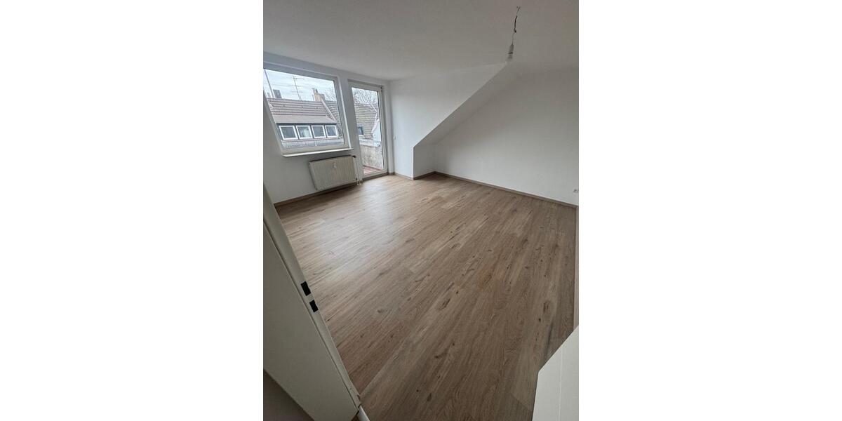 Dachgeschoßwohnung Duisburg Walsum - 3.5 Zimmer, 72 m&sup2;, 400&euro; | Angebot:24955912