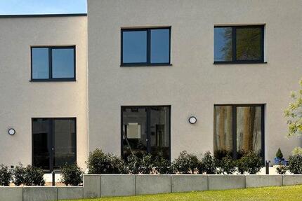 Haus Willich - 4 Zimmer, 135 m&sup2;, 2.595&euro; | Angebot:26196886