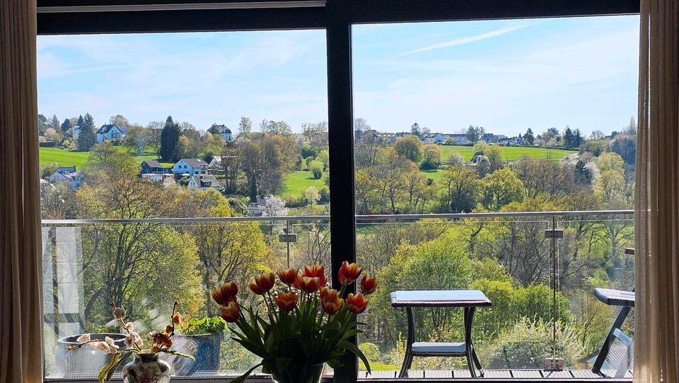 Ruhige Penthouse m. Ausblick. EBK , hochwertige Ausstattung