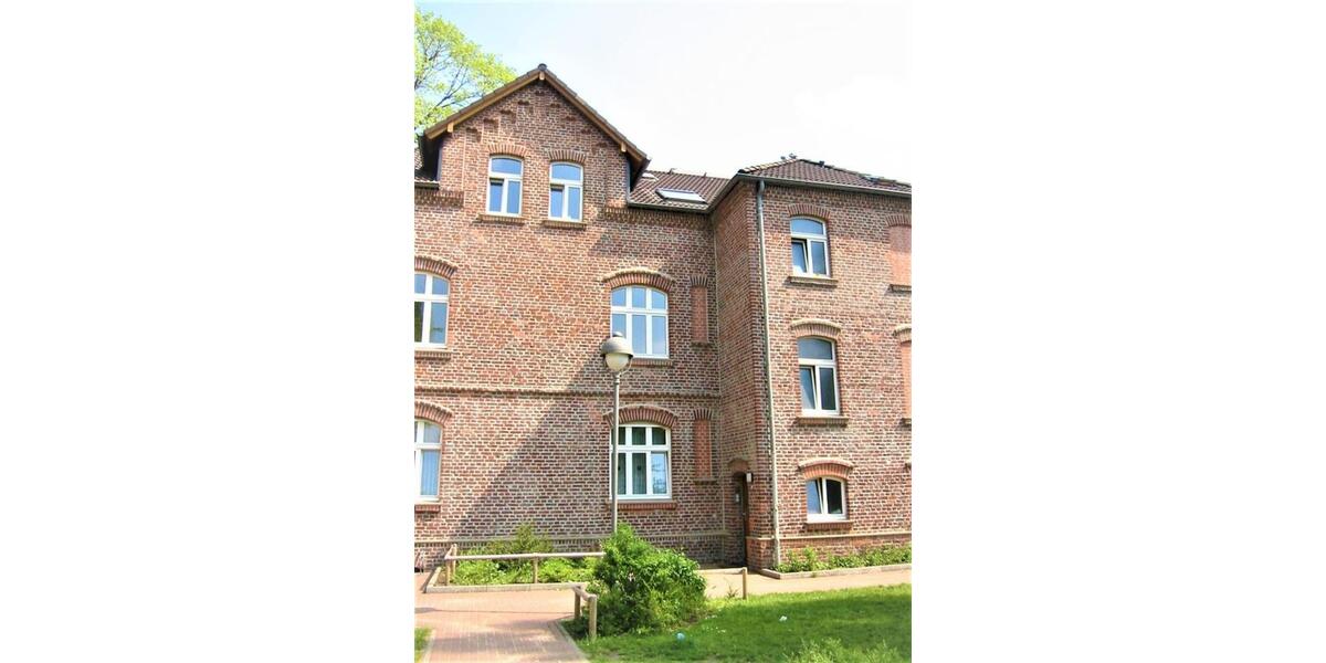 Dachgeschoßwohnung Duisburg Hamborn - 3.5 Zimmer, 69 m&sup2;, 459&euro; | Angebot:26433788