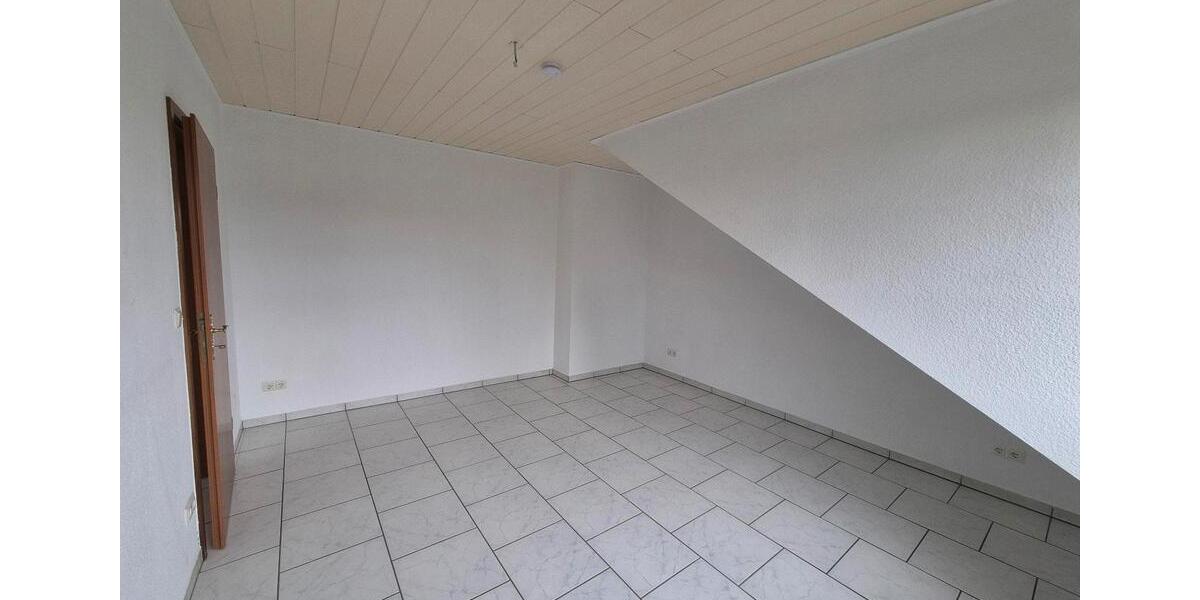 Dachgeschoßwohnung Duisburg Hochheide - 2 Zimmer, 90 m&sup2;, 896&euro; | Angebot:25613644