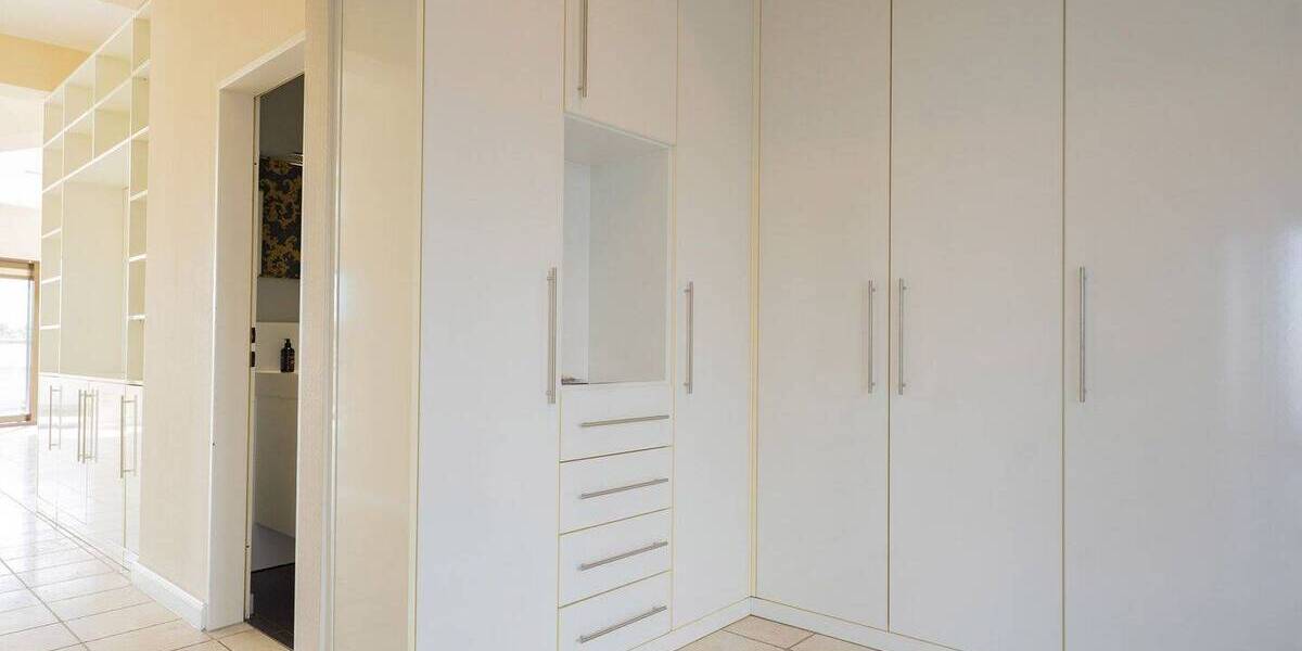 Randgebiet Düsseldorf: Wunderschöne 2,5 Zimmer-Penthousewohnung mit umlaufender Dachterrasse! 2 zimmer