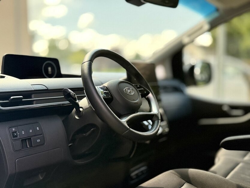 Hyundai Staria / 9 Sitze / El.Türen / 360° Kamera / PANO 20.000 km 42.990 € Mönchengladbach 41066