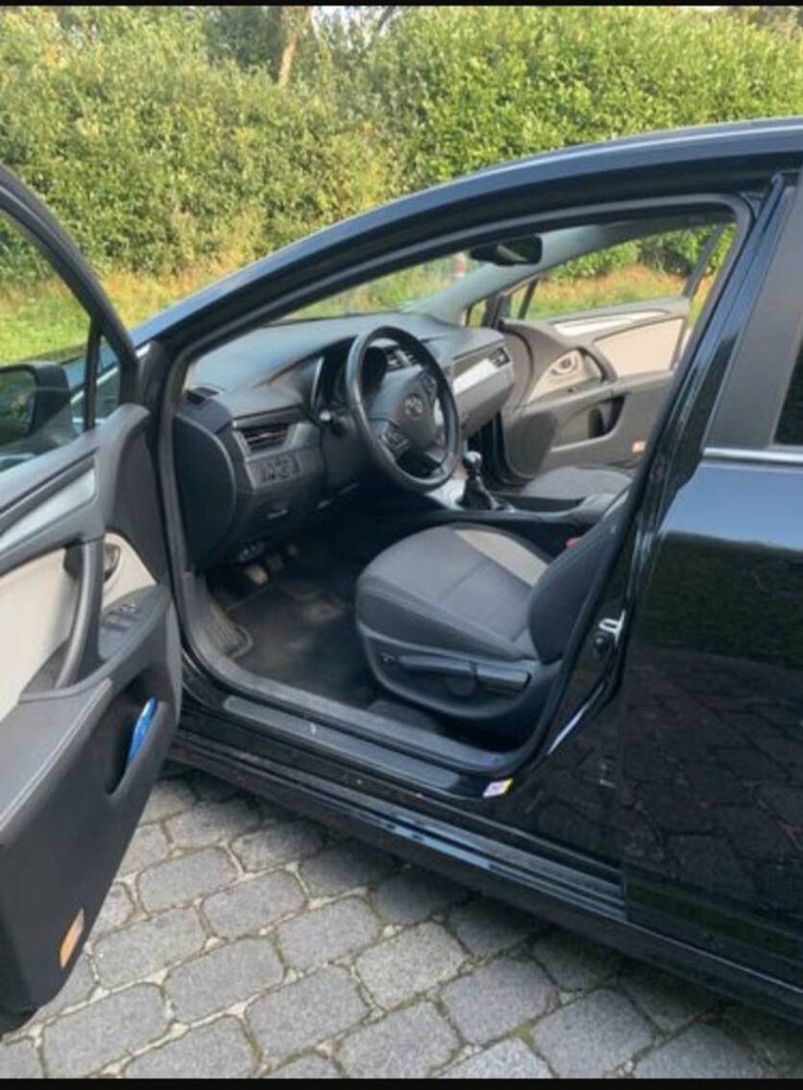 Toyota Avensis 195.000 km 7.900 € Essen 45121