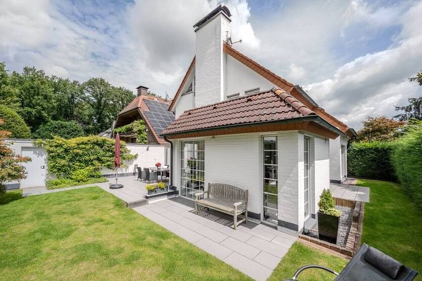 Stilvoll und top gepflegt - schöne Doppelhaushälfte in familienfreundlicher Lage von Moers-Vennikel!
