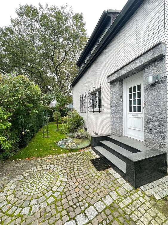 Haus zum Kaufen in Duisburg 595.000 € 156.76 m²