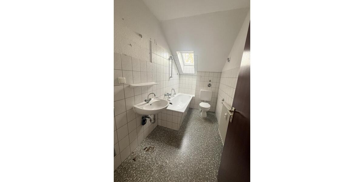 Dachgeschoßwohnung Duisburg Hamborn - 3.5 Zimmer, 69 m&sup2;, 432&euro; | Angebot:25524175