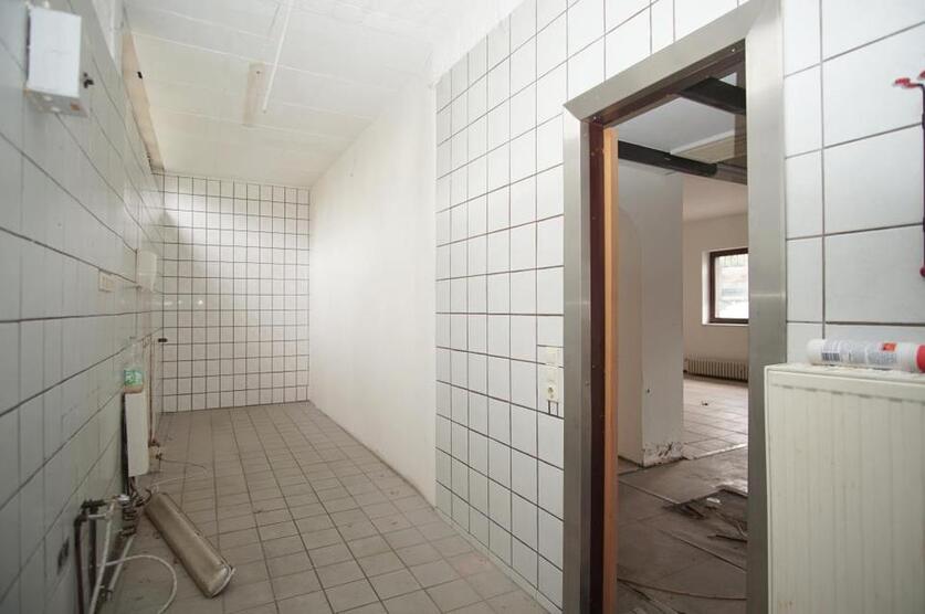 ~ Sanierungsbedürftige Gaststätte FREI ~ zimmer