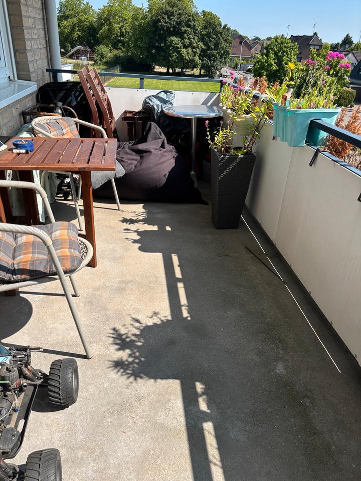 Drei Zimmer Wohnung mit großem Sonnenbalkon