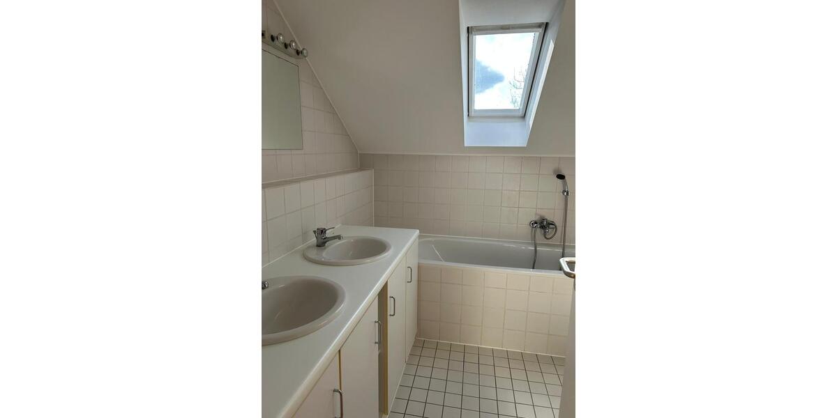 Dachgeschoßwohnung Meerbusch Necklenbroich - 1 Zimmer, 67 m&sup2;, 879&euro; | Angebot:25649527