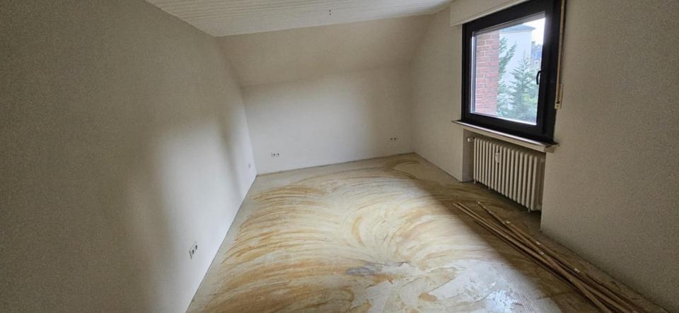 Dachgeschoßwohnung Duisburg Großenbaum - 2.5 Zimmer, 86 m&sup2;, 795&euro; | Angebot:24981041