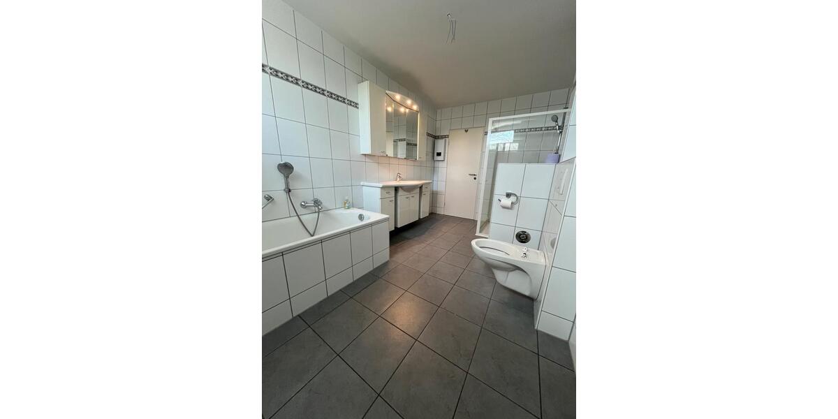 Terrassenwohnung Krefeld Fischeln - 4 Zimmer, 120 m&sup2;, 1.260&euro; | Angebot:26111238