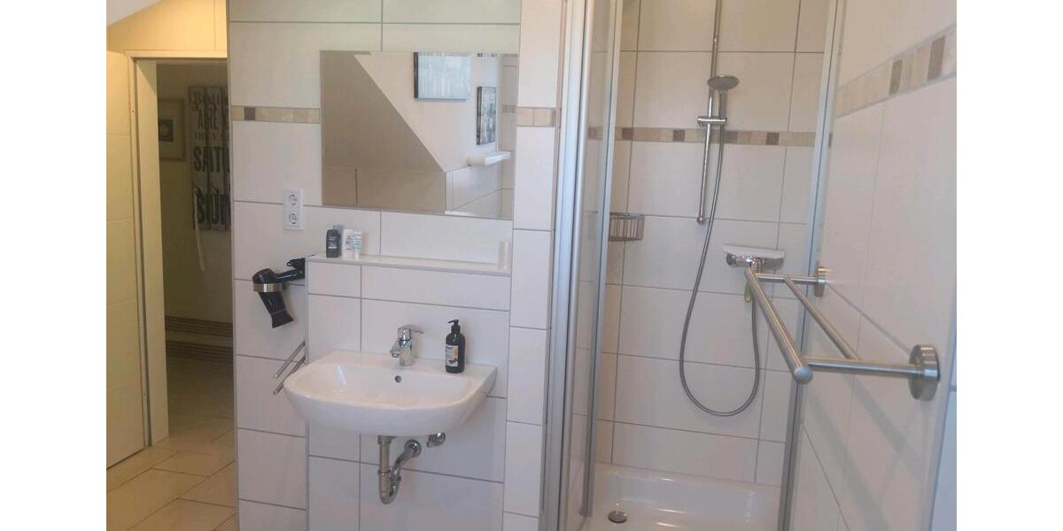 Dachgeschoßwohnung Duisburg Rheinhausen - 2 Zimmer, 63 m&sup2;, 750&euro; | Angebot:25286251