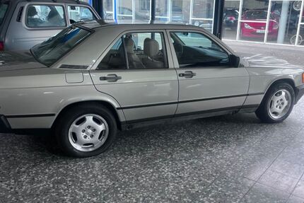 Mercedes-Benz 190 268.000 km 5.200 &euro; Gelsenkirchen 45892