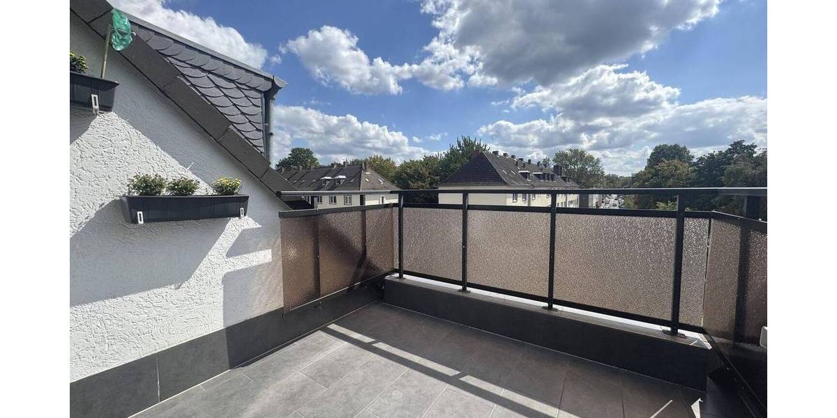 Entwicklungspotenzial Mehrfamilienhaus mit 9 Wohneinheiten, 9 Garagen inkl. Stellplätze und eine Halle + Büro! zimmer