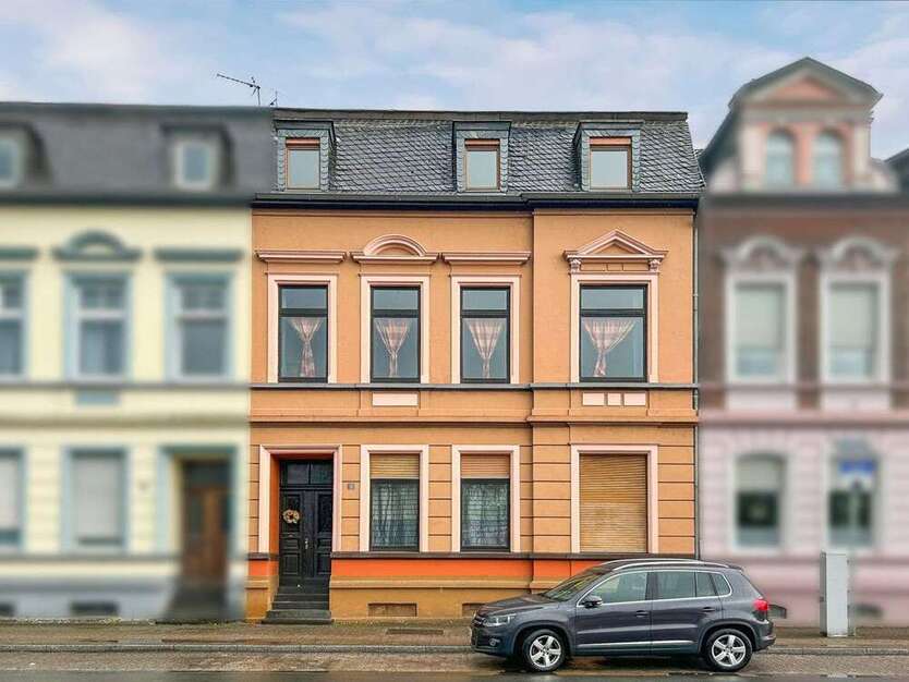Haus zum Kaufen in Krefeld 379.000 € 226.24 m²
