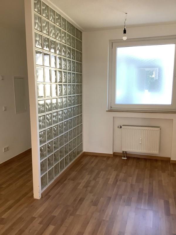 Willkommen Zuhause: renovierte 2-Zimmer-Wohnung mit Balkon zimmer