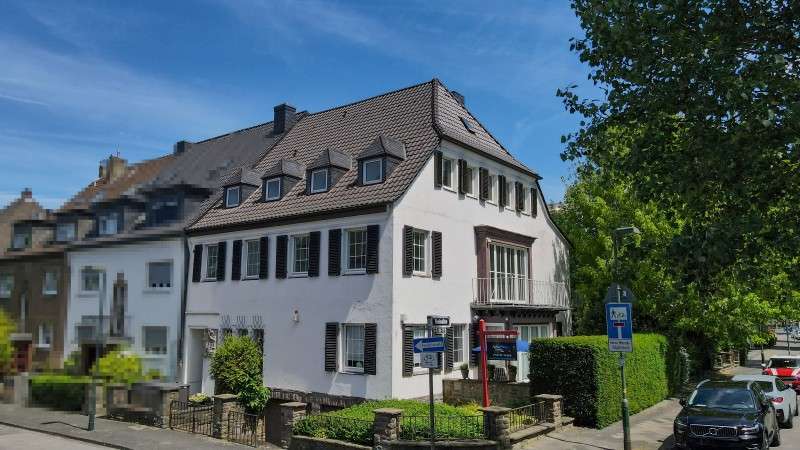 Einfamilienhaus Düsseldorf Niederkassel - 9 Zimmer, 378 m&sup2;, 2.790.000&euro; | Angebot:24752392