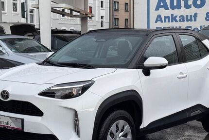 Toyota Yaris 23.057 km 22.800 &euro; Oberhausen 46045