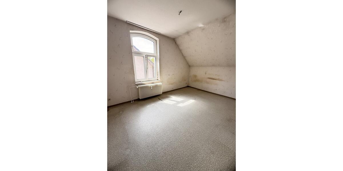 Dachgeschoßwohnung Duisburg Hamborn - 3.5 Zimmer, 70 m&sup2;, 321&euro; | Angebot:26595023