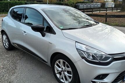 Renault Clio 81.000 km 8.490 &euro; Düsseldorf 40479
