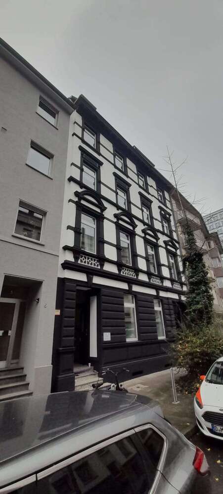 Haus zum Kaufen in Düsseldorf 2.495.000 € 622 m²