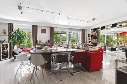 Saniert in 2001 plus Solartechnik: 5-Zi.-Reihenendhaus, großer Anbau, Garage, Stellplatz 5 zimmer