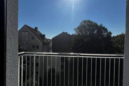 Helles Zimmer in 3er-WG zu vermieten (Balkon, Internet inklusive)-ab SeptemberOktober