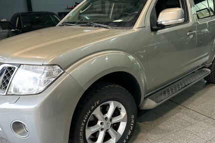 Nissan Pathfinder 146.900 km 15.490 &euro; Duisburg 47059