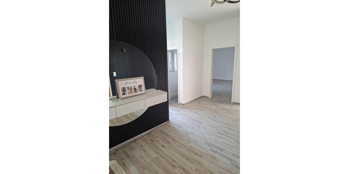 Etagenwohnung Duisburg Mittelmeiderich - 4 Zimmer, 125 m&sup2;, 1.250&euro; | Angebot:25413202