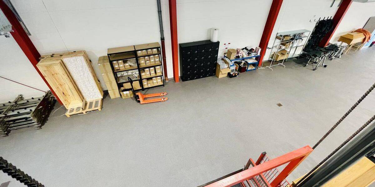 Modernisierte Halle mit Außenfläche | Sozialbereiche vorhanden | 2 Sektionaltore zimmer