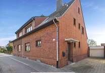 Haus zum Kaufen in Moers Asberg 299.900 € 122.1 m²