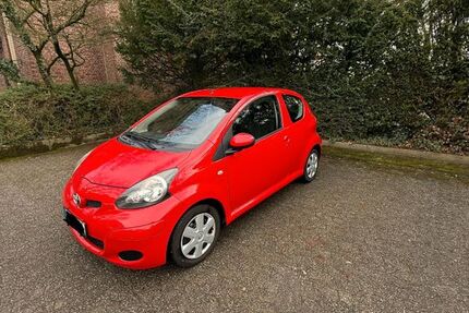 Toyota Aygo (X) 121.600 km 2.750 &euro; Düsseldorf 40476